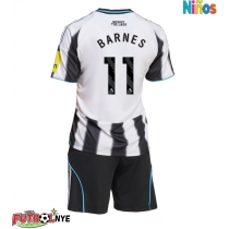 Camiseta Newcastle United Harvey Barnes #11 Primera Equipación para niños 2025-26 manga corta (+ pantalones cortos)
